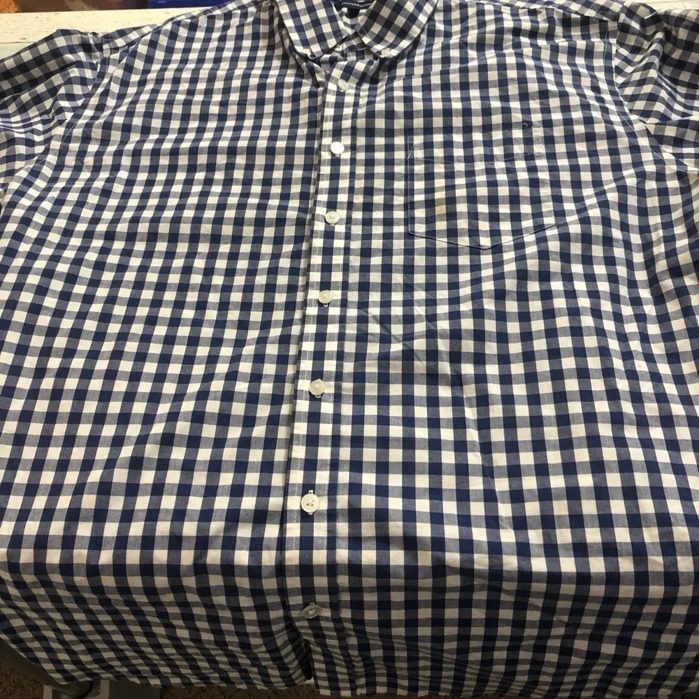 Croft & Barrow Blue and White Casual Button Down Long Sleeve Shirt